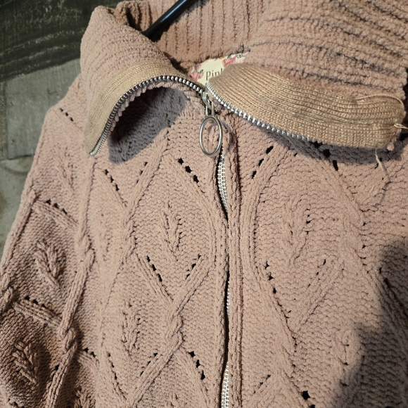 Women's Cable Knit zip up sweater - Picture 2 of 6
